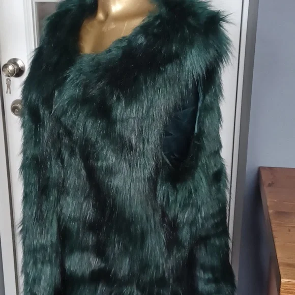Jessica Simpson  fuzzy  vest - Picture 2 of 12